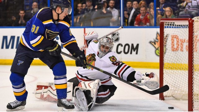 Blues-vs-Blackhawks-Tarasenko-shot-640x359