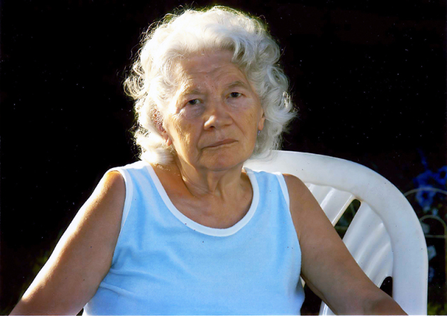 web-grandma-in-the-sun