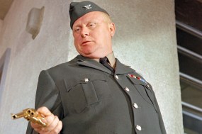 goldfinger-gert-frobe-united-artists-everett-11062015